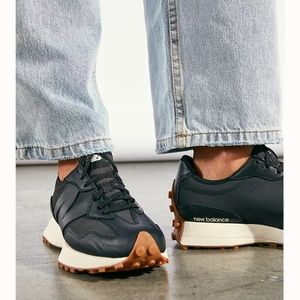 New Balance 327 black Leather 8 1/2